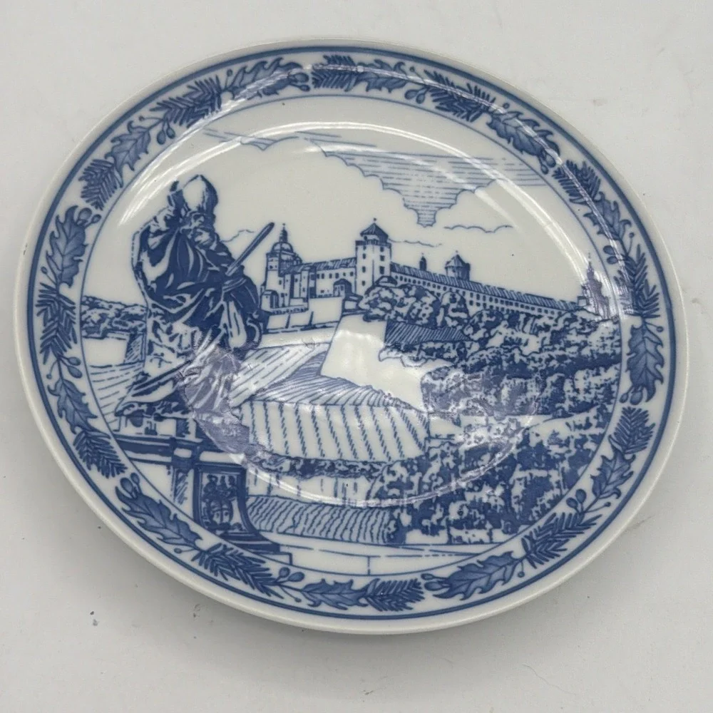 Vtg Hutschenreuther Germany Reichsgraf Von Ingelheim Blue White Collector Plate